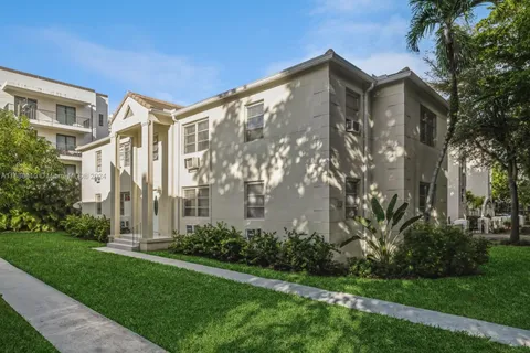 23 Phoenetia Ave # 4, Coral Gables FL 33134