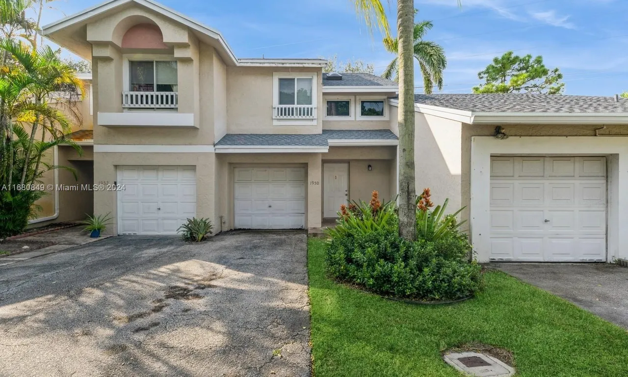 1950 E Discovery Cir E, Deerfield Beach FL 33442