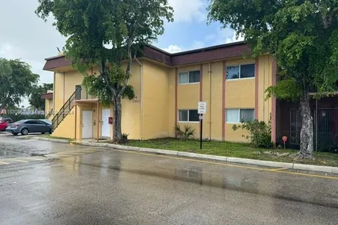 2860 NW 55th Ave # 2D, Lauderhill FL 33313