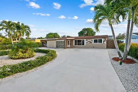 6450 Mckinley St, Hollywood FL 33024