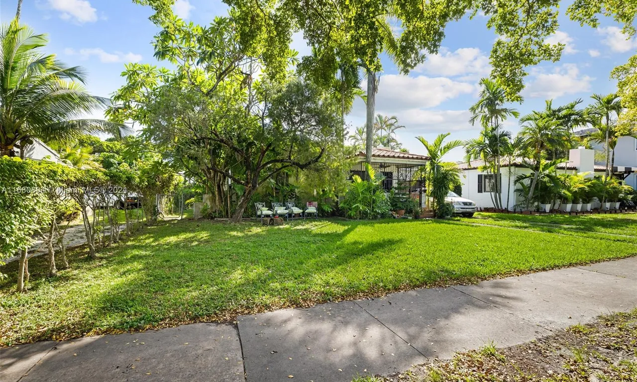 524 Mendoza Ave, Coral Gables FL 33134