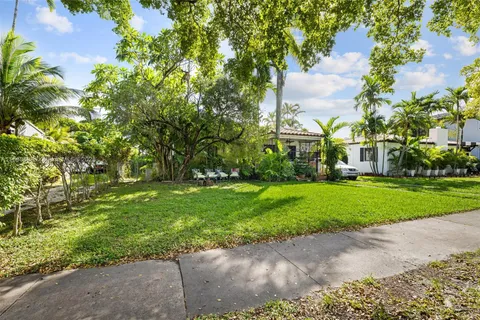 524 Mendoza Ave, Coral Gables FL 33134