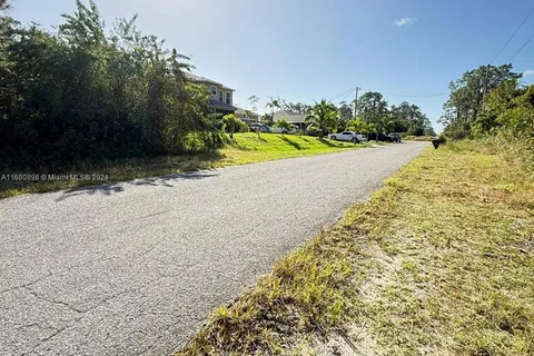 804 Wellington Ave, Lehigh Acres FL 33972