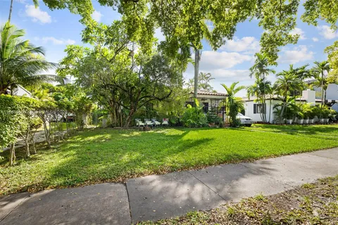 524 Mendoza Ave, Coral Gables FL 33134