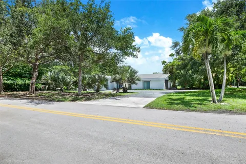 7405 SW 122nd St, Pinecrest FL 33156