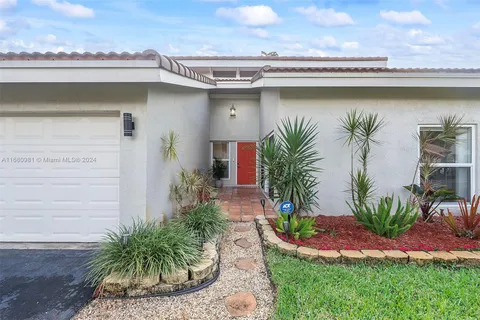 1621 Riverwood Ln, Coral Springs FL 33071