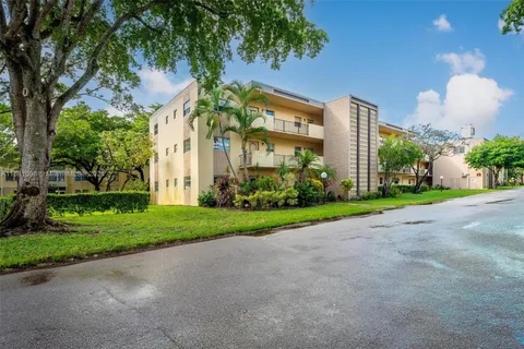 300 Berkley Rd # 301, Hollywood FL 33024