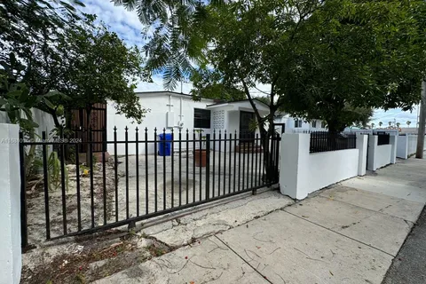 729 NW 55th St, Miami FL 33127