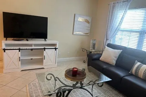 1520 Mckinley St # 103E, Hollywood FL 33020