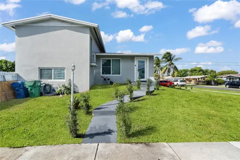 3800 NW 185th Ter, Miami Gardens FL 33055