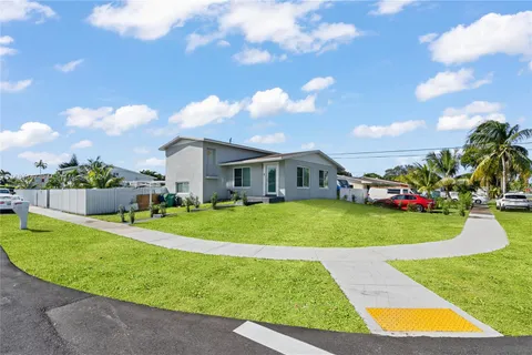 3800 NW 185th Ter, Miami Gardens FL 33055