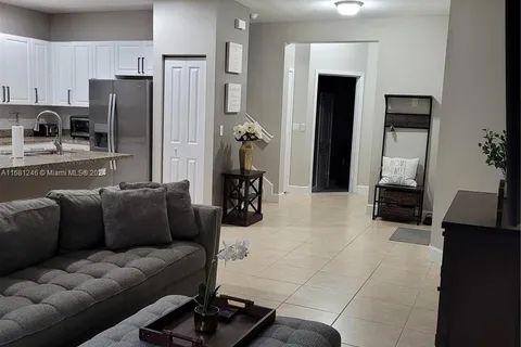 4641 NW 59th St, Tamarac FL 33319