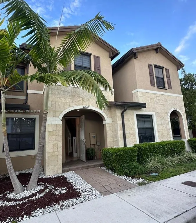 10629 W 32nd Ln, Miami Lakes FL 33018