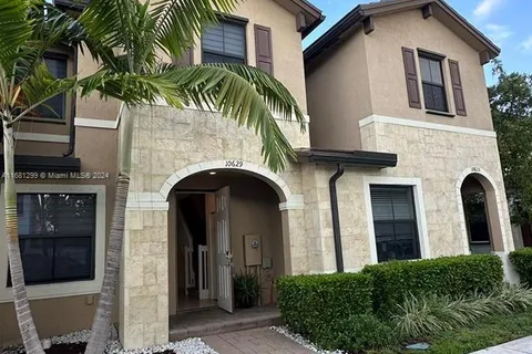 10629 W 32nd Ln, Miami Lakes FL 33018