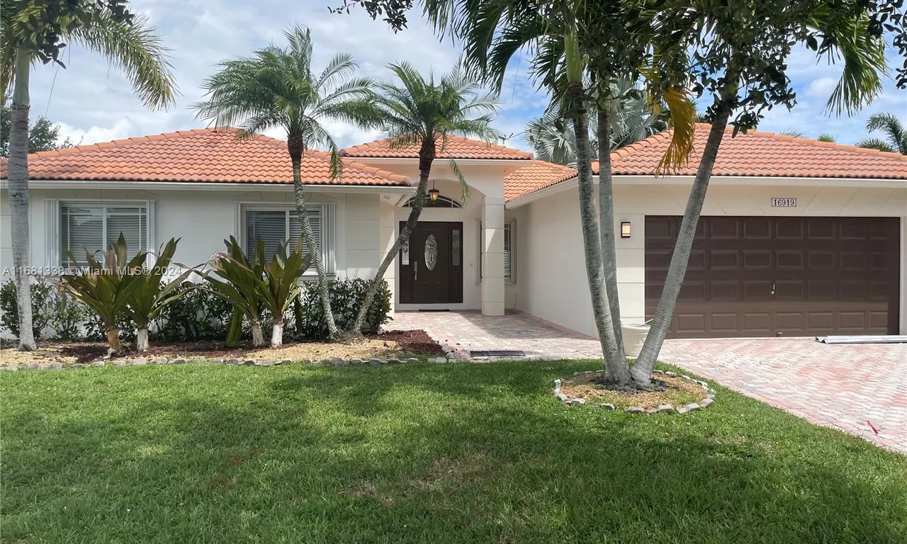 16919 Crestview Ln, Weston FL 33326