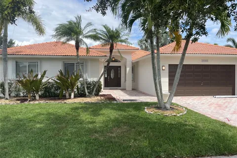 16919 Crestview Ln, Weston FL 33326