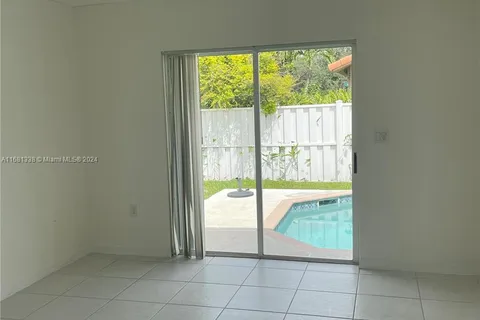 16919 Crestview Ln, Weston FL 33326
