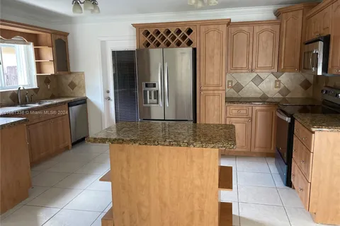 16919 Crestview Ln, Weston FL 33326