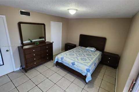 1810 W 56th St # 3420, Hialeah FL 33012