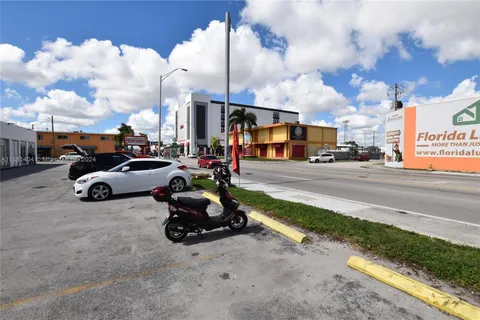 2496 NW 20th St # 2496, Miami FL 33142