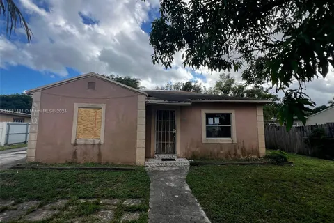 910 NW 123rd St, North Miami FL 33168