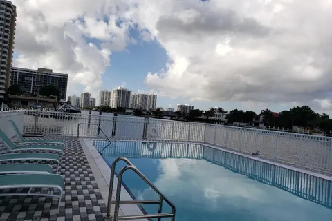 1913 S Ocean Dr # 422, Hallandale Beach FL 33009