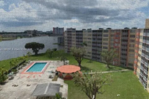 1750 NE 191st St # 3, Miami FL 33179