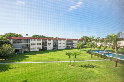 9420 S Hollybrook Lake Dr # 302, Pembroke Pines FL 33025