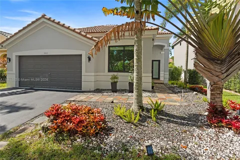 1063 Bluewood Ter, Weston FL 33327