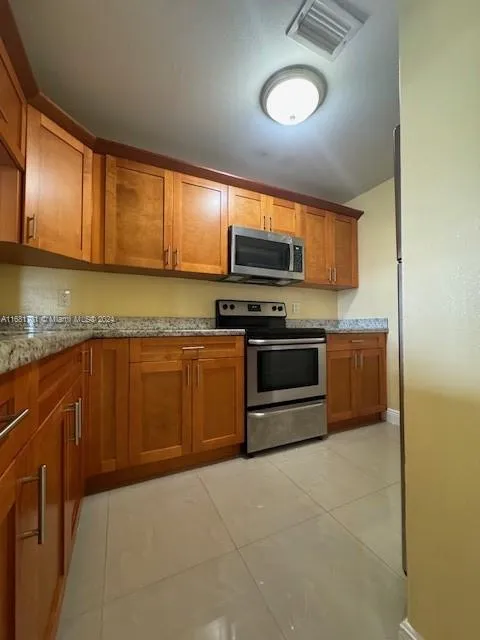 10018 NW 4th St # 203, Pembroke Pines FL 33024