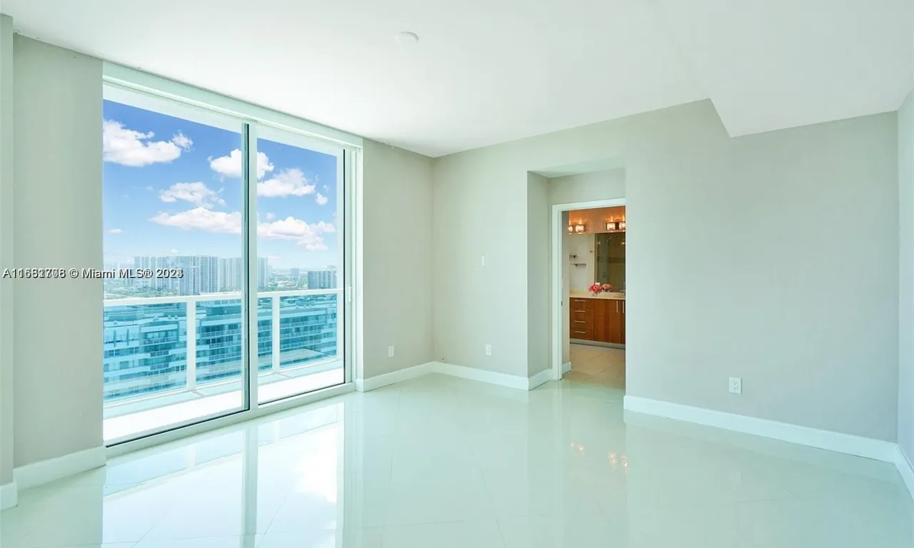 1945 S Ocean Dr # 2303, Hallandale Beach FL 33009