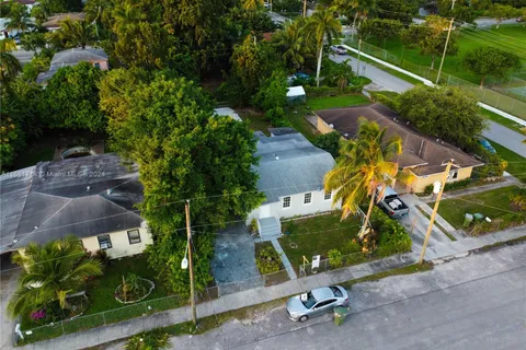 415 NW 7th St, Homestead FL 33030