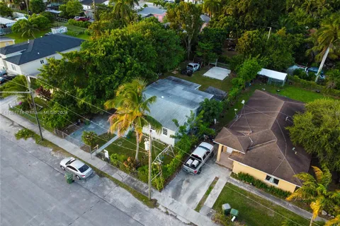 415 NW 7th St, Homestead FL 33030