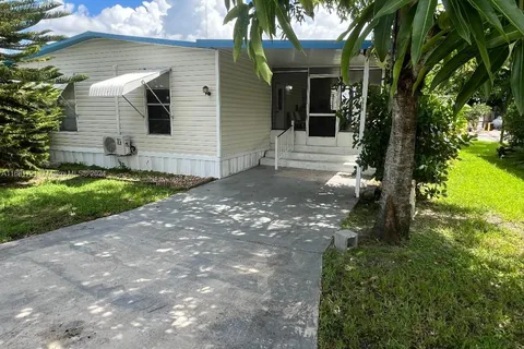 3181 SW 52 av, Davie FL 33314