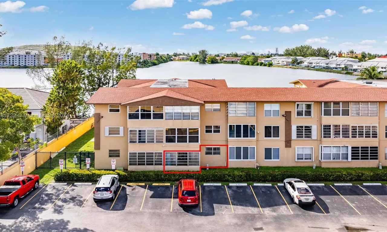 160 Royal Palm Rd # 112, Hialeah Gardens FL 33016