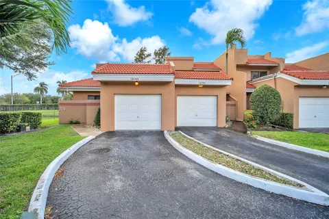 12048 S Las Palmas Dr, Pembroke Pines FL 33025