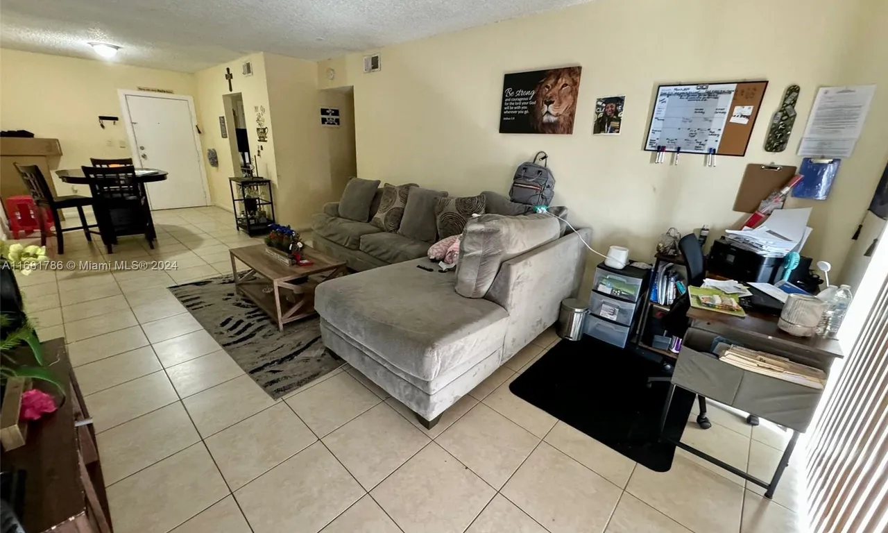 3600 NW 21st St # 301, Lauderdale Lakes FL 33311