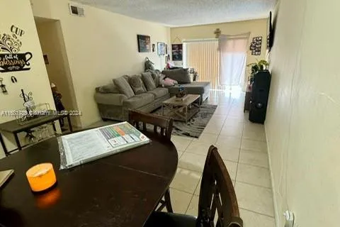 3600 NW 21st St # 301, Lauderdale Lakes FL 33311