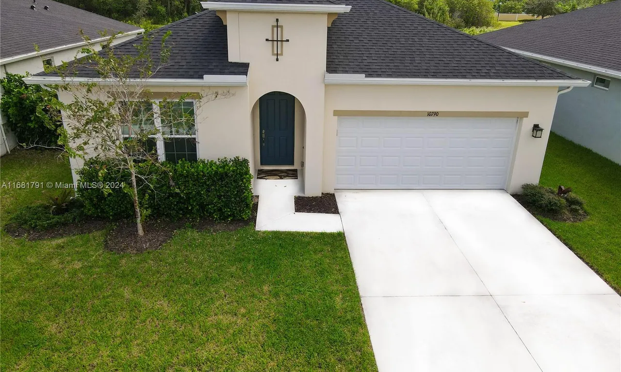 10790 SW Pacini Way, Port St. Lucie FL 34987