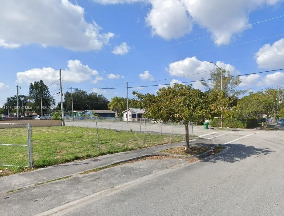 5040 NW 14th Ave, Miami FL 33142