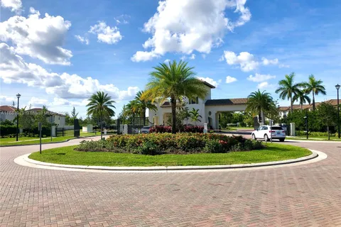 9213 W 33rd Way, Hialeah FL 33018