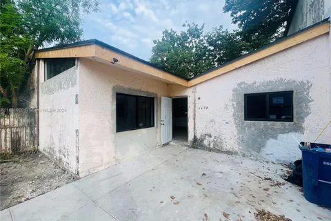 4638 NW 185th St, Miami Gardens FL 33055