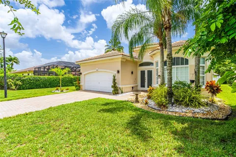 19402 SW 68th St, Pembroke Pines FL 33332