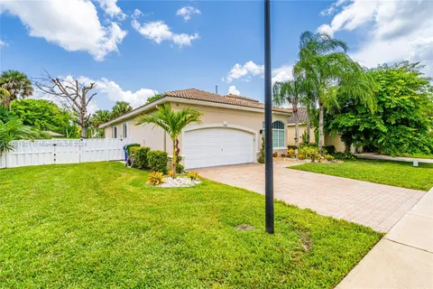 19402 SW 68th St, Pembroke Pines FL 33332