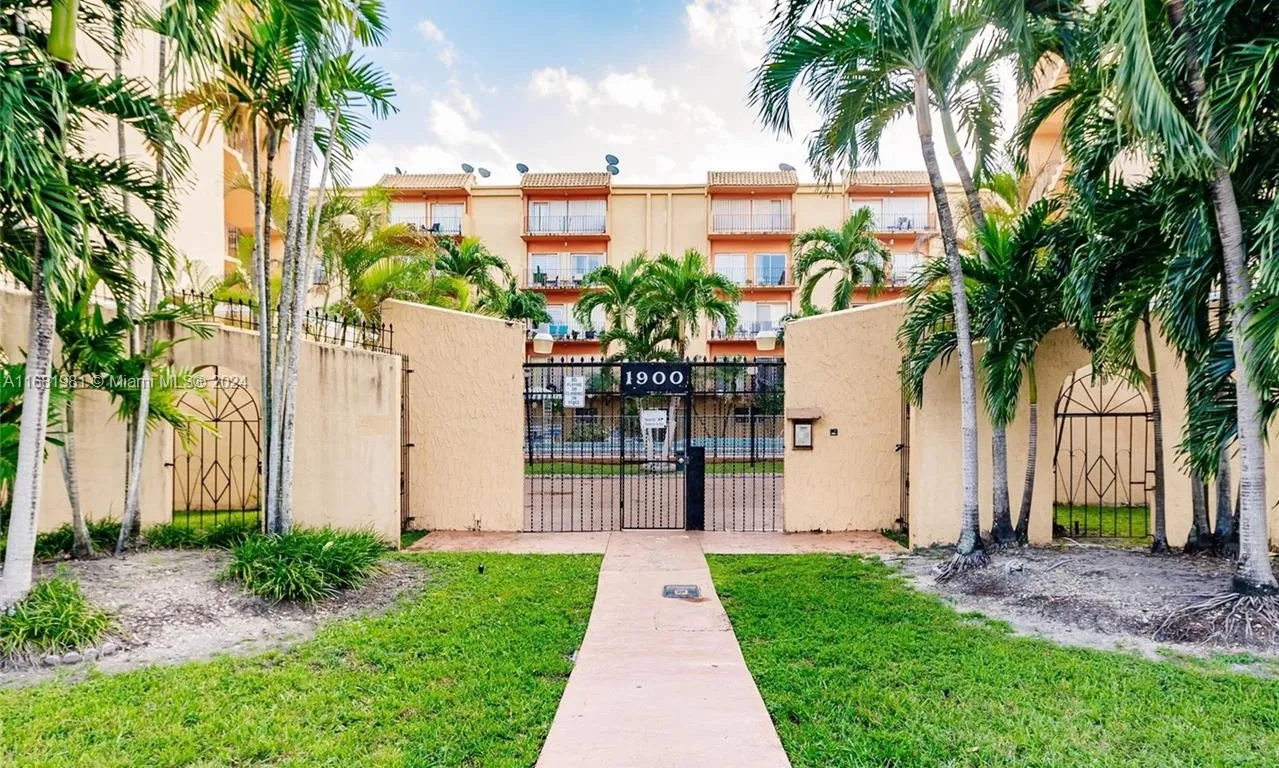 1900 W 54th St # 213, Hialeah FL 33012