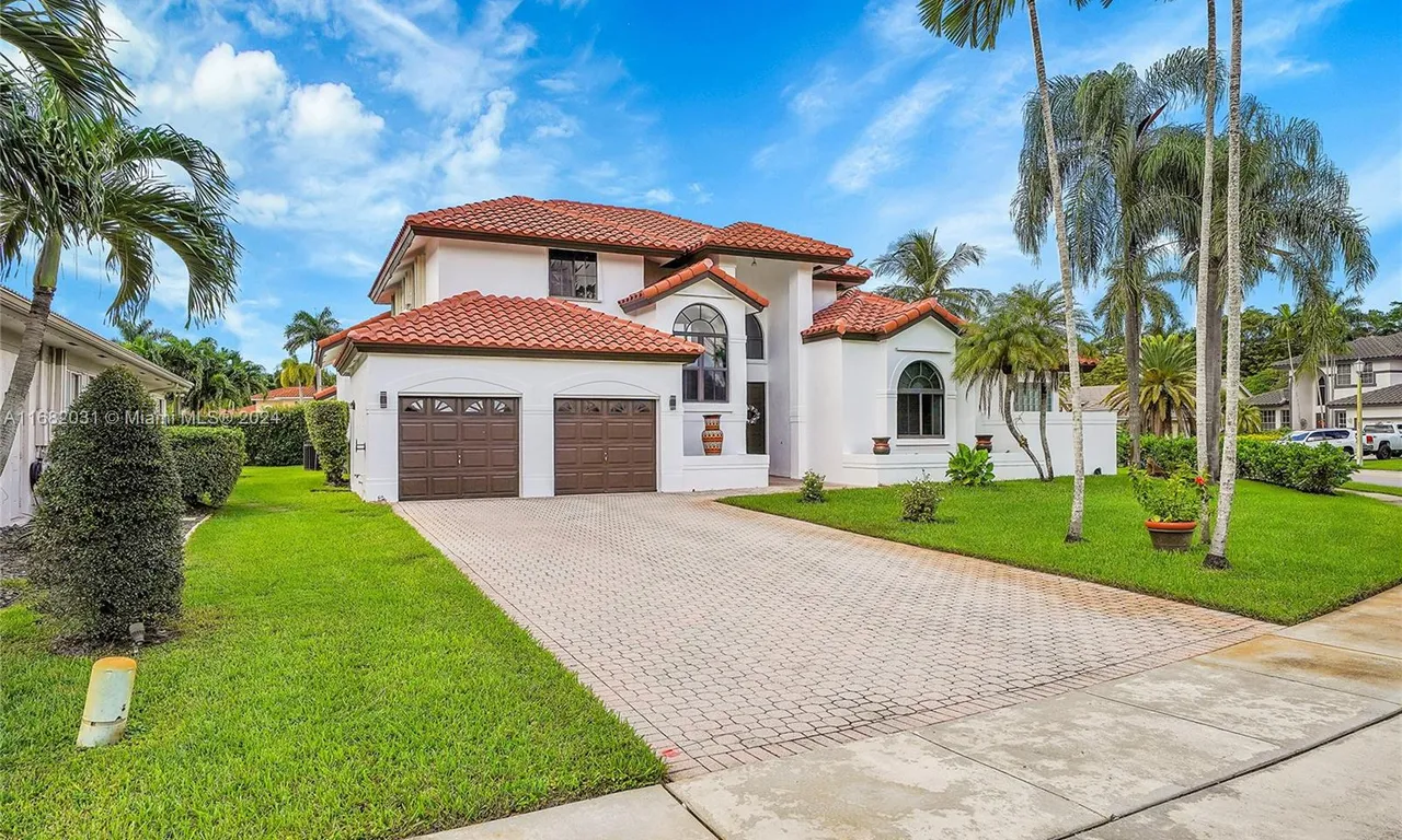 500 E Cypress Pointe Dr E, Pembroke Pines FL 33027