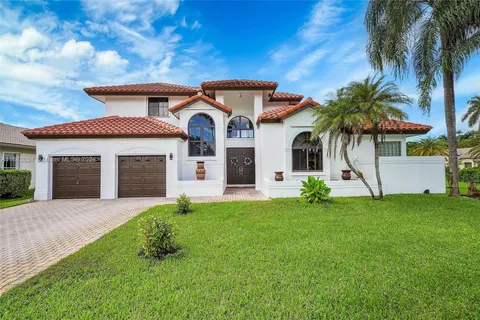 500 E Cypress Pointe Dr E, Pembroke Pines FL 33027