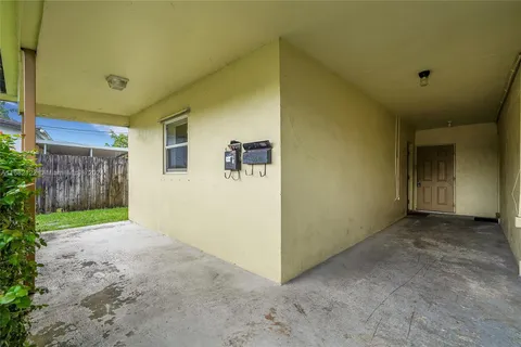 6109 SW 21st St, Miramar FL 33023