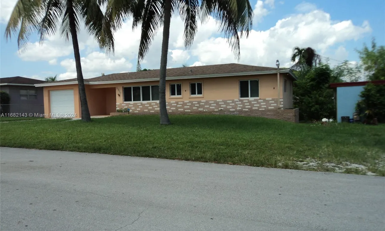 2611 Rodman St, Hollywood FL 33020