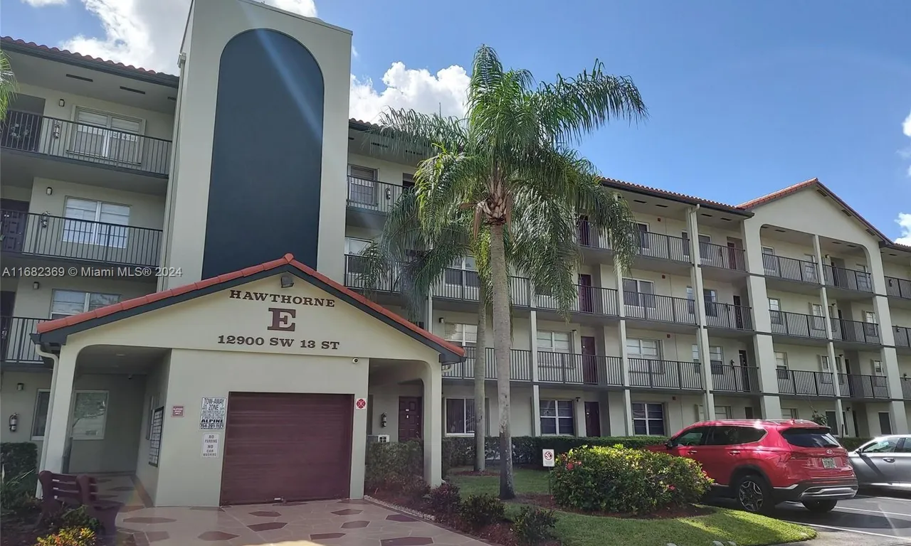 12900 SW 13th St # 211E, Pembroke Pines FL 33027